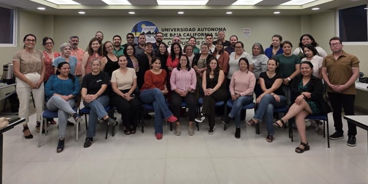 CAPACITAN A PERSONAL DOCENTE DE UABCS LOS CABOS  SOBRE EL USO DE LA INTELIGENCIA ARTIFICIAL