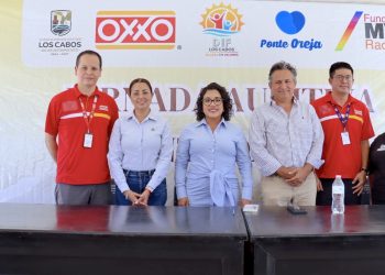 FESTEJA CHRISTIAN AGÚNDEZ A MAESTRAS Y MAESTROS DE LOS CABOS