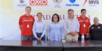 FESTEJA CHRISTIAN AGÚNDEZ A MAESTRAS Y MAESTROS DE LOS CABOS