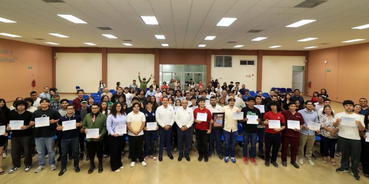 UABCS RECONOCE A ESTUDIANTES CON MEJORES  PROMEDIOS DEL DEPARTAMENTO ACADÉMICO DE SISTEMAS COMPUTACIONALES