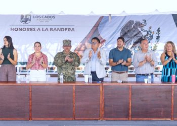 ENTREGA AYUNTAMIENTO DE LOS CABOS 135 CONSTANCIAS A PERSONAS QUE CONCLUYERON TALLERES EN CENTROS DE DESARROLLO COMUNITARIO