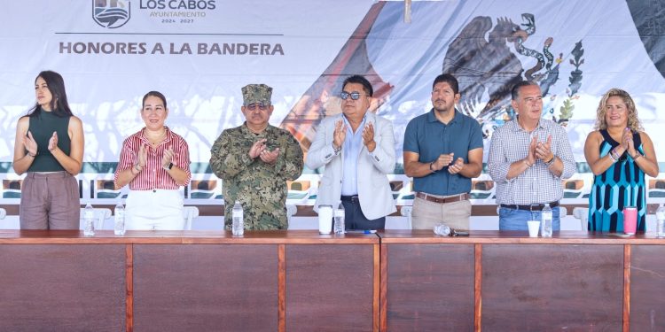 ENTREGA AYUNTAMIENTO DE LOS CABOS 135 CONSTANCIAS A PERSONAS QUE CONCLUYERON TALLERES EN CENTROS DE DESARROLLO COMUNITARIO