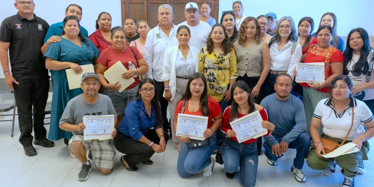 CAPACITAN A OPERADORES DE TRANSPORTE ESCOLAR EN PRIMEROS AUXILIOS EN LOS CABOS
