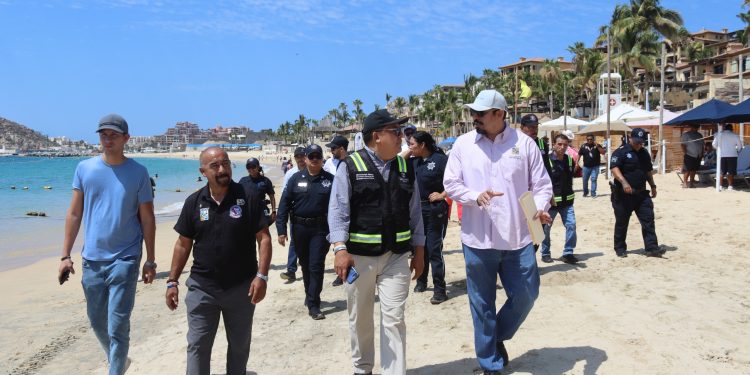 REFUERZAN VIGILANCIA CON OPERATIVOS CONJUNTOS EN PLAYA EL MÉDANO Y MARINA DE CABO SAN LUCAS