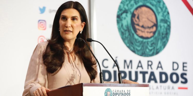 EN LA COMISIÓN PERMANENTE NO QUITARÉ LA PALABRA A NADIE, YA QUE CERRARLE EL MICRÓFONO A UN LEGISLADOR NO TERMINA CON LA DELINCUENCIA: KENIA LÓPEZ RABADÁN