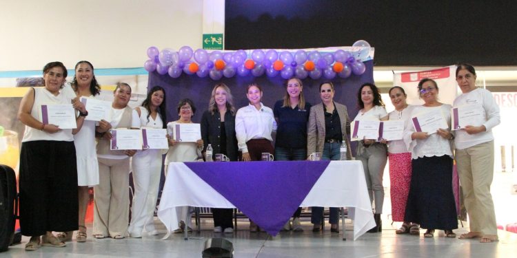 POCO MÁS DE 100 MUJERES CONCLUYEN CAPACITACIONES IMPULSADAS POR ISMUJERES EN CABO SAN LUCAS
