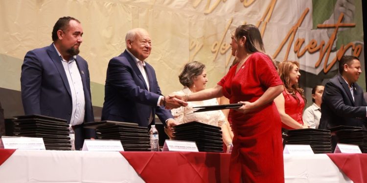 GOBIERNO DE BCS ENTREGA EQUIPOS DE AIRE ACONDICIONADO AL COLEGIO DE ESTUDIOS CIENTÍFICOS Y TECNOLÓGICOS PARA MEJORAR ESPACIOS EDUCATIVOS