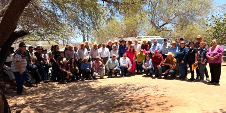 GOBERNADOR VÍCTOR CASTRO ACERCA APOYOS Y ATENCIÓN DIRECTA A LA COMUNIDAD SERRANA DE EL PATROCINIO