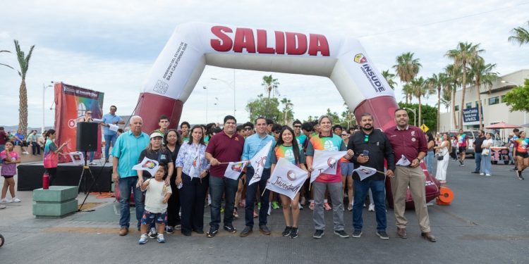 REÚNE INSTITUTO SUDCALIFORNIANO DE LA JUVENTUD A POCO MÁS DE 700 JÓVENES EN LA CARRERA DEL DÍA DEL ESTUDIANTE