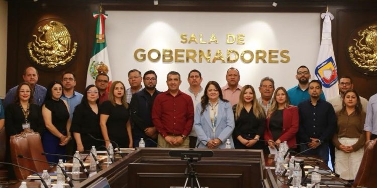 GOBIERNO DE BCS ENTREGA EQUIPOS DE AIRE ACONDICIONADO AL COLEGIO DE ESTUDIOS CIENTÍFICOS Y TECNOLÓGICOS PARA MEJORAR ESPACIOS EDUCATIVOS