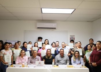 ICATEBCS ENTREGA 182 CONSTANCIAS DE  FORMACIÓN PARA EL TRABAJO EN COMONDÚ