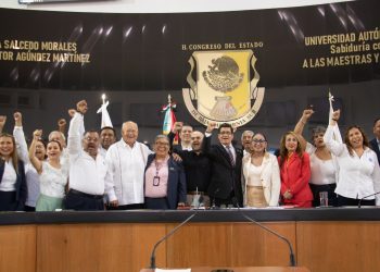 GOBERNADOR VÍCTOR CASTRO RECONOCE TRAYECTORIA DEL CICIMAR EN SU 50 ANIVERSARIO