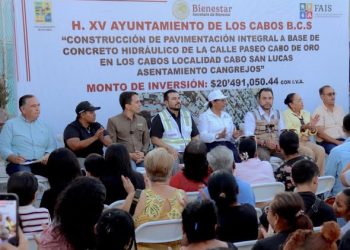CHRISTIAN AGÚNDEZ ENTREGA PAVIMENTACIÓN DE LA CALLE PASEO CABO DE ORO EN LOS CANGREJOS