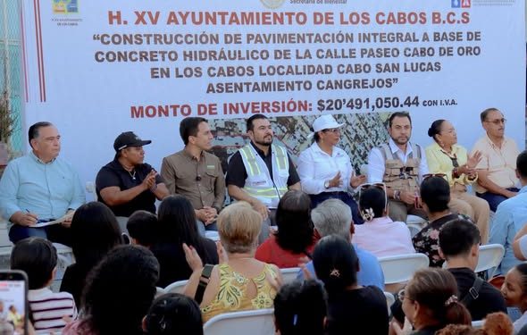 CHRISTIAN AGÚNDEZ ENTREGA PAVIMENTACIÓN DE LA CALLE PASEO CABO DE ORO EN LOS CANGREJOS