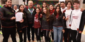 VÍCTOR CASTRO COSÍO RECONOCE A  ESTUDIANTES SUDCALIFORNIANOS POR SU DESEMPEÑO EN COMPETENCIAS NACIONALES