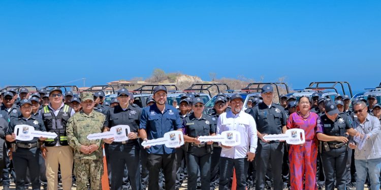 ENTREGA CHRISTIAN AGÚNDEZ 30 NUEVAS PATRULLAS PARA REFORZAR LA SEGURIDAD EN LOS CABOS