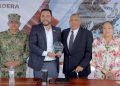    RECONOCE ALCALDE CHRISTIAN AGÚNDEZ A LA ESCUELA PRIMARIA LEONARDO GASTÉLUM VILLALOBOS POR TERCER LUGAR EN CONCURSO INTERNACIONAL AMBIENTAL