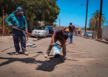 ARRANCA AYUNTAMIENTO DE MULEGÉ INTENSA CAMPAÑA DE BACHEO EN SANTA ROSALÍA