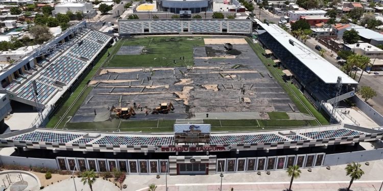 SUBSECRETARIO DE ADMINISTRACIÓN SUPERVISA AVANCE DE LOS TRABAJOS EN EL ESTADIO GUAYCURA