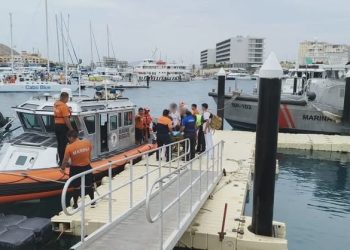 𝗥𝗘𝗔𝗟𝗜𝗭𝗔 MARINA 𝗘𝗩𝗔𝗖𝗨𝗔𝗖𝗜𝗢́𝗡 𝗠𝗘́𝗗𝗜𝗖𝗔 𝗗𝗘 𝗨𝗡𝗔 𝗣𝗘𝗥𝗦𝗢𝗡𝗔 𝗘𝗡 𝗖𝗔𝗕𝗢 𝗦𝗔𝗡 𝗟𝗨𝗖𝗔𝗦