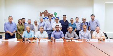 SOSTIENE REUNIÓN DE TRABAJO CHRISTIAN AGÚNDEZ CON EL CONSEJO COORDINADOR DE LOS CABOS
