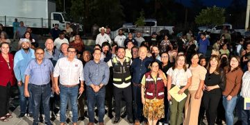 ENTREGAN AMBULANCIA, CAMIÓN CISTERNA Y APOYOS A FAMILIAS DE EL CAMPAMENTO