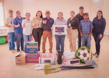 CELINA RAMÍREZ ENCABEZA JORNADA DE ATENCIÓN CIUDADANA EN BAHÍA TORTUGAS