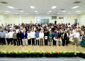 ENTREGA UABCS 191 NUEVOS TÍTULOS PROFESIONALES Y 14 GRADOS DE POSGRADO A EGRESADAS Y EGRESADOS