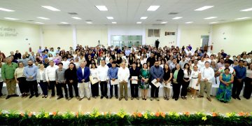 ENTREGA UABCS 191 NUEVOS TÍTULOS PROFESIONALES Y 14 GRADOS DE POSGRADO A EGRESADAS Y EGRESADOS