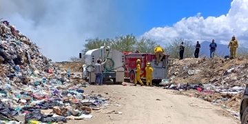 TRABAJAN DE MANERA COORDINADA PARA CONTROLAR INCENDIO EN SANTIAGO