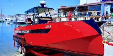 PRESENTAN EN CABO SAN LUCAS LA PRIMERA EMBARCACIÓN BOMBERA DE MÉXICO