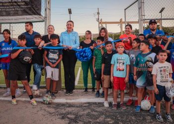 EDITH AGUILAR Y SEDATU ENTREGAN SIETE CAMPOS DE FÚTBOL COMO PARTE DEL PROGRAMA MUNDIAL SOCIAL EN MULEGÉ