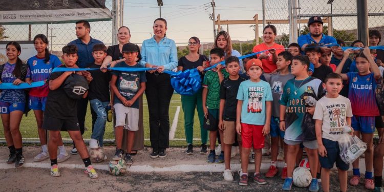 EDITH AGUILAR Y SEDATU ENTREGAN SIETE CAMPOS DE FÚTBOL COMO PARTE DEL PROGRAMA MUNDIAL SOCIAL EN MULEGÉ