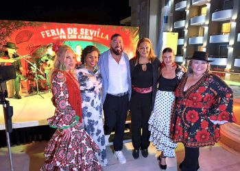    MÁS DE 300 PERSONAS COLABORAN EN LA PRIMERA FERIA SEVILLANA CON CAUSA EN LOS CABOS