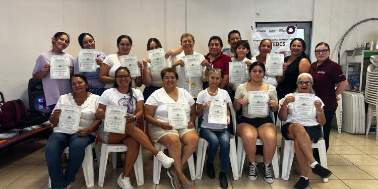 CONCLUYE CURSO DE MANTENIMIENTO DE AIRES ACONDICIONADOS PARA MUJERES EN LOS BARRILES