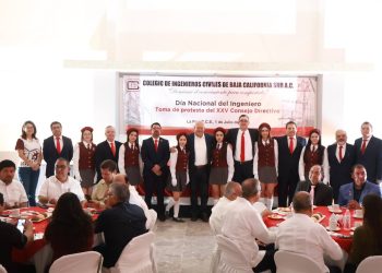GOBERNADOR VÍCTOR CASTRO COSÍO TOMA PROTESTA  AL CONSEJO DIRECTIVO DE INGENIEROS CIVILES DE BCS