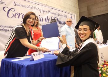 EN BCS AUMENTA A 10.7 GRADOS LA ESCOLARIDAD Y DISMINUYE A 2.1% EL ANALFABETISMO