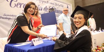 EN BCS AUMENTA A 10.7 GRADOS LA ESCOLARIDAD Y DISMINUYE A 2.1% EL ANALFABETISMO