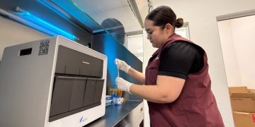 ￼ OPERA SALUD ESTATAL EQUIPO TECNOLÓGICO DE PUNTA PARA PROCESAR PRUEBAS DE ￼VHC