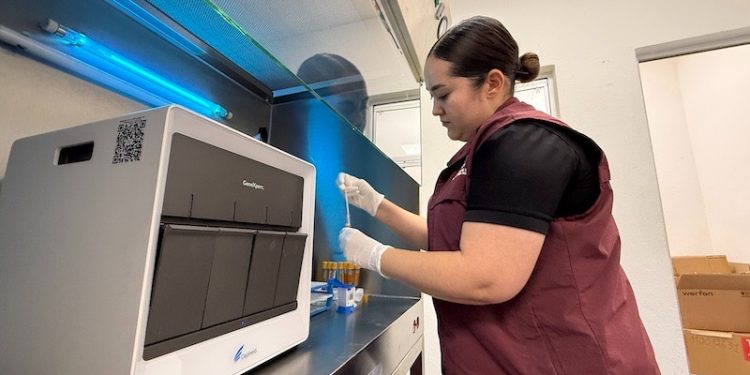  OPERA SALUD ESTATAL EQUIPO TECNOLÓGICO DE PUNTA PARA PROCESAR PRUEBAS DE VHC