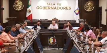 SOSTIENE GOBERNADOR DE BCS EL DIÁLOGO CON TRANSPORTISTAS