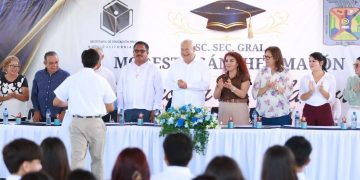 GOBERNADOR VÍCTOR CASTRO DESTACA AVANCES EN EDUCACIÓN BÁSICA DURANTE CLAUSURA DE SECUNDARIA EN LORETO