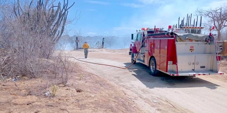INCENDIO BASURERO DE SANTIAGO FUE CONTROLADO DE MANERA OPORTUNA POR BOMBEROS DE SAN JOSÉ DEL CABO