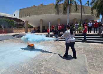 IMSS BAJA CALIFORNIA SUR CAPACITA A PERSONAL EN MATERIA DE PREVENCIÓN Y COMBATE DE INCENDIOS