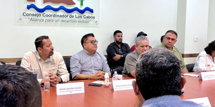ANALIZA AYUNTAMIENTO DE LOS CABOS Y CONSEJO COORDINADOR ACCIONES EN SEGURIDAD, MOVILIDAD Y ORDENAMIENTO DE PLAYAS