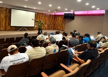 CAPACITA SALUD A PERSONAL QUE LABORA EN EXTERIORES SOBRE CUIDADOS EN TEMPORADA DE CALOR