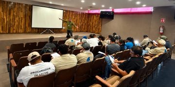 CAPACITA SALUD A PERSONAL QUE LABORA EN EXTERIORES SOBRE CUIDADOS EN TEMPORADA DE CALOR