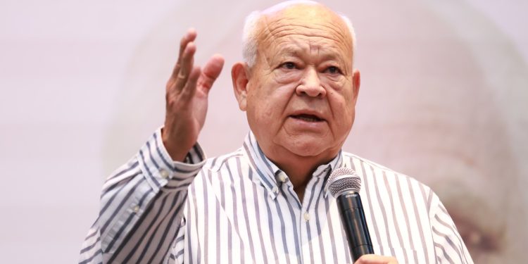 PARTICIPA GOBERNADOR EN CONFERENCIA PARA REFLEXIONAR SOBRE LA PATERNIDAD Y LA ABUELITUD