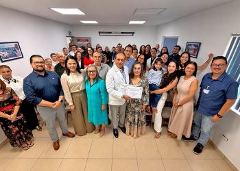 SECRETARÍA DE SALUD ENTREGA RECONOCIMIENTO POR  38 AÑOS DE SERVICIO AL DOCTOR ANDRÉS FLORES GÓMEZ