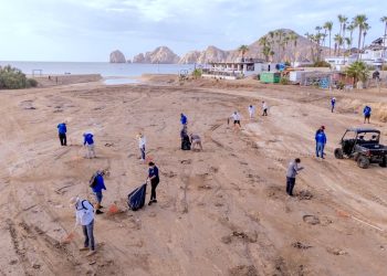RETIRAN 1.6 TONELADAS DE BASURA DEL ARROYO 8 CASCADAS Y PLAYA EL MÉDANO EN CSL